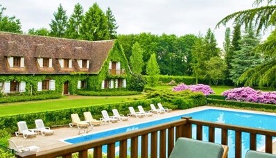 Hyr en helikopter för att flyga till L’auberge des Templiers i Sologne