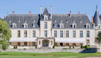 Hyr en helikopter för Château D’Augerville nära Fontainebleau