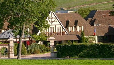 Hostellerie La Briqueterie Epernay Champagne gourmet-eskapad med helikopter