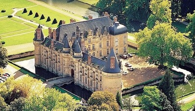 Hyr en helikopter för Château D’Esclimont med överflygning av Tour de Paris