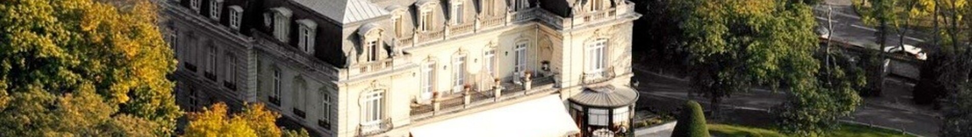Hyr en helikopter för att flyga till Les Crayères (Reims Champagne)