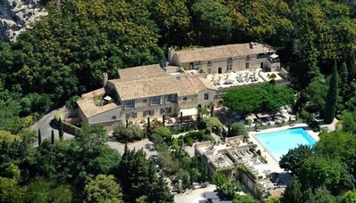 Hyr en helikopter för L’oustau de Baumanière i Les Baux-De-Provence