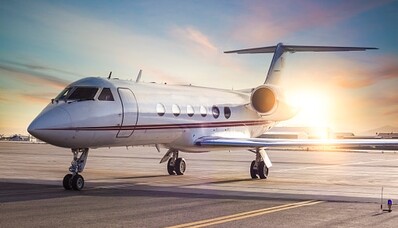 Hur mycket bränsle förbrukar en privatjet och vilka är de miljövänliga lösningarna?