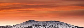 ville blanche de skyros sur une montagne