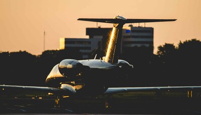 Hur väljer du mellan ett privatplan och en privatjet?