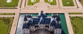 Helikopterflygning över Château De Vaux-Le-Vicomte